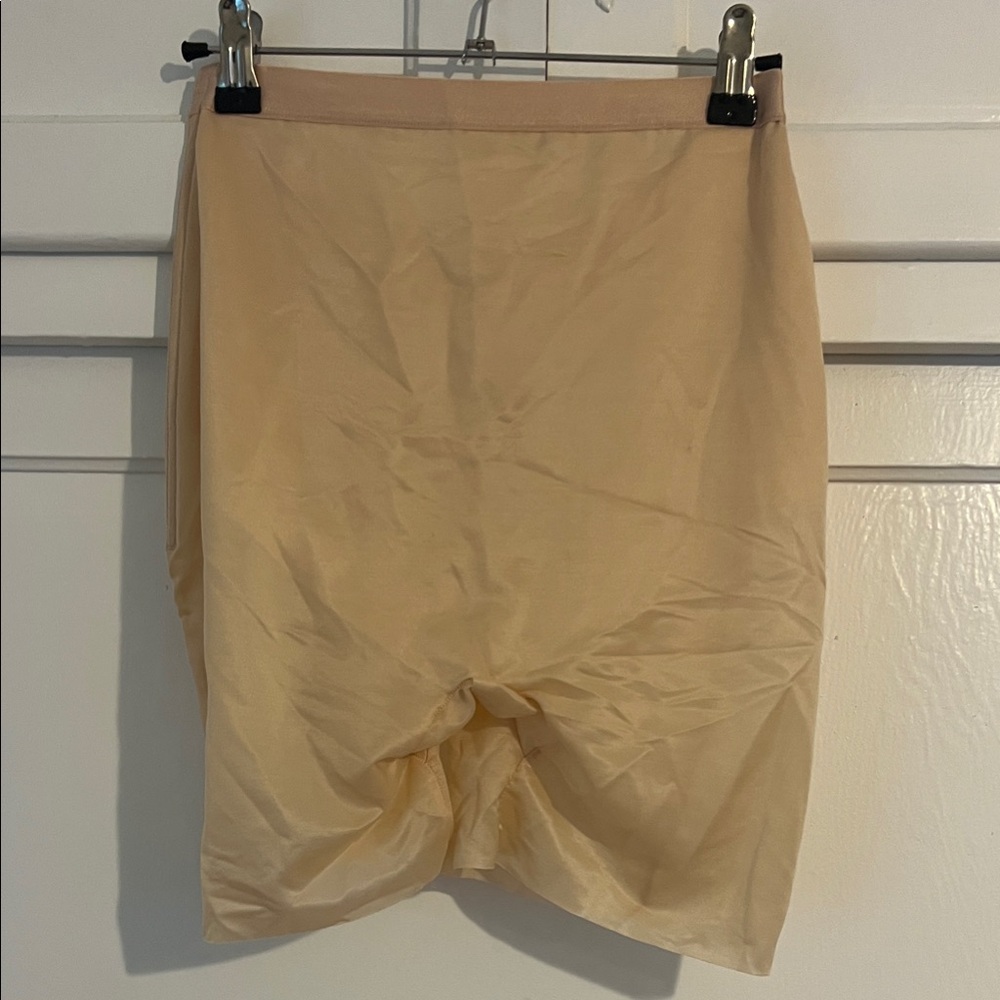 SKIMS Cream Shape wear - Low Back Short